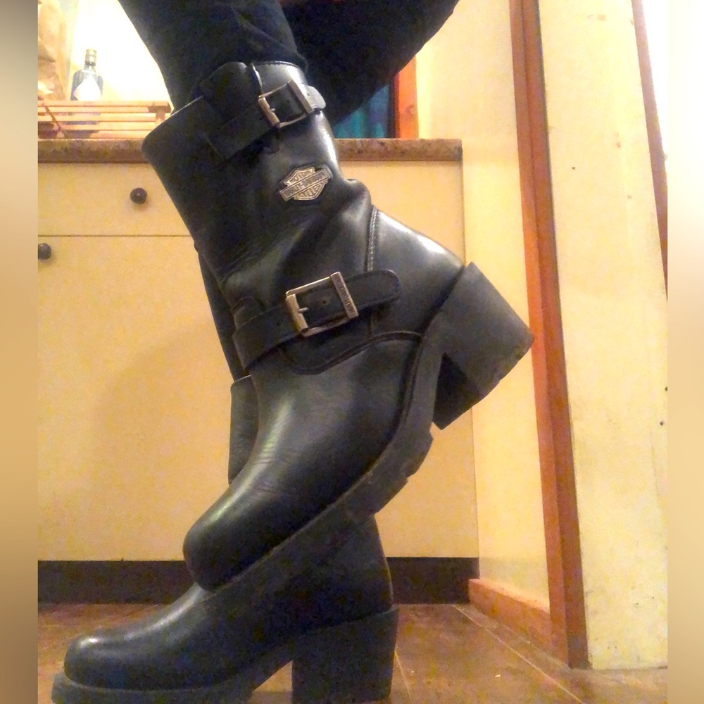 Harley-Davidson womens midcalf genuine leather biker boots. Size 7.5. GORGEOUS!